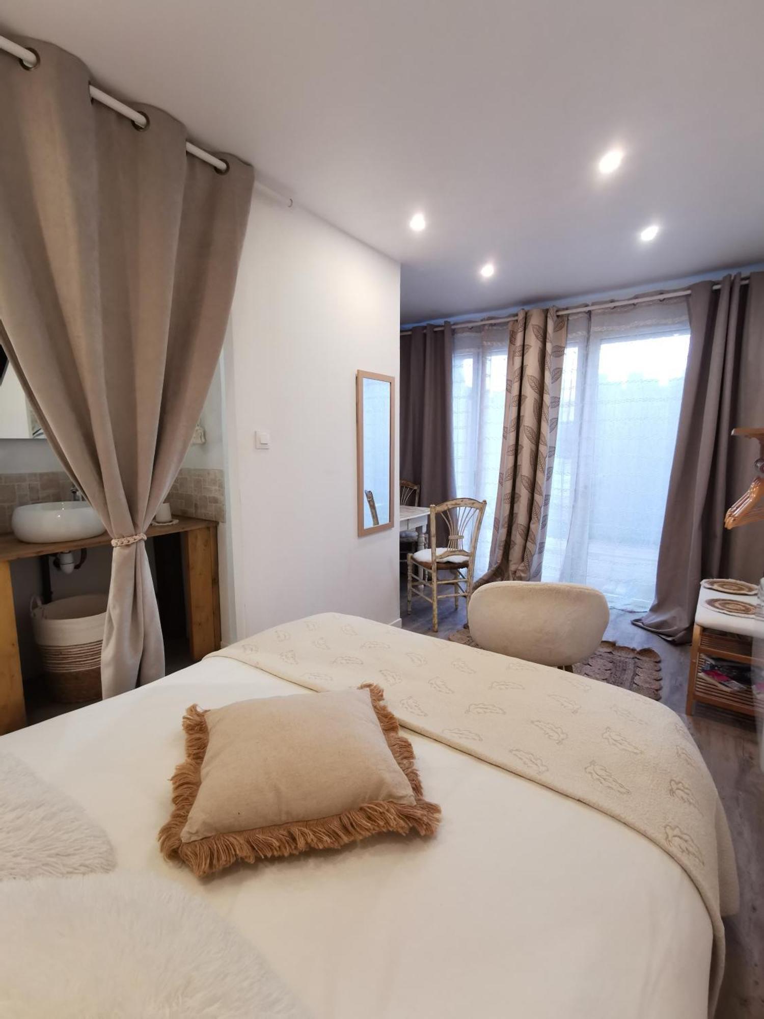 Au Poeme Du Chene, Logement Independant, Calme, Parking Gratuit Basse-Goulaine Exteriör bild